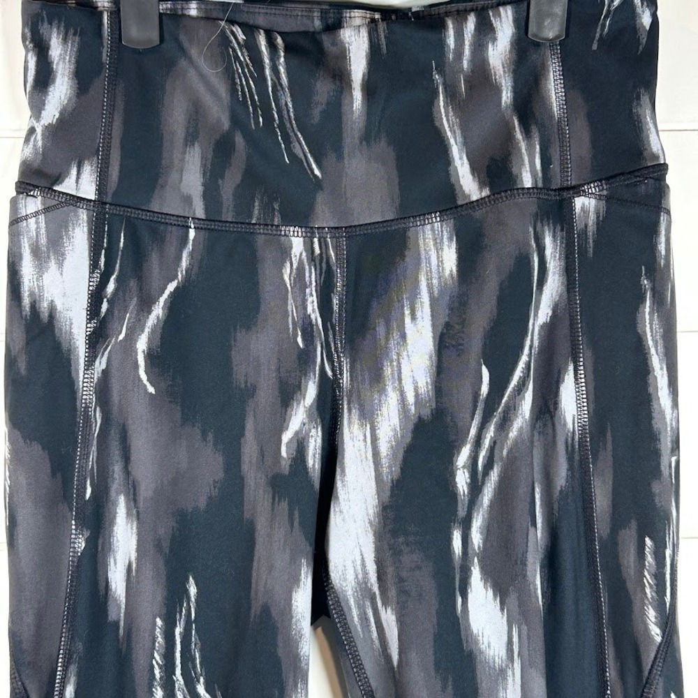 All‎ in Motion Women's Medium Athletic 7/8 Leggings Black Gray White Print - Picture 2 of 7